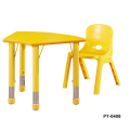 Tables et chaises spécialement conçues pour la maternelle