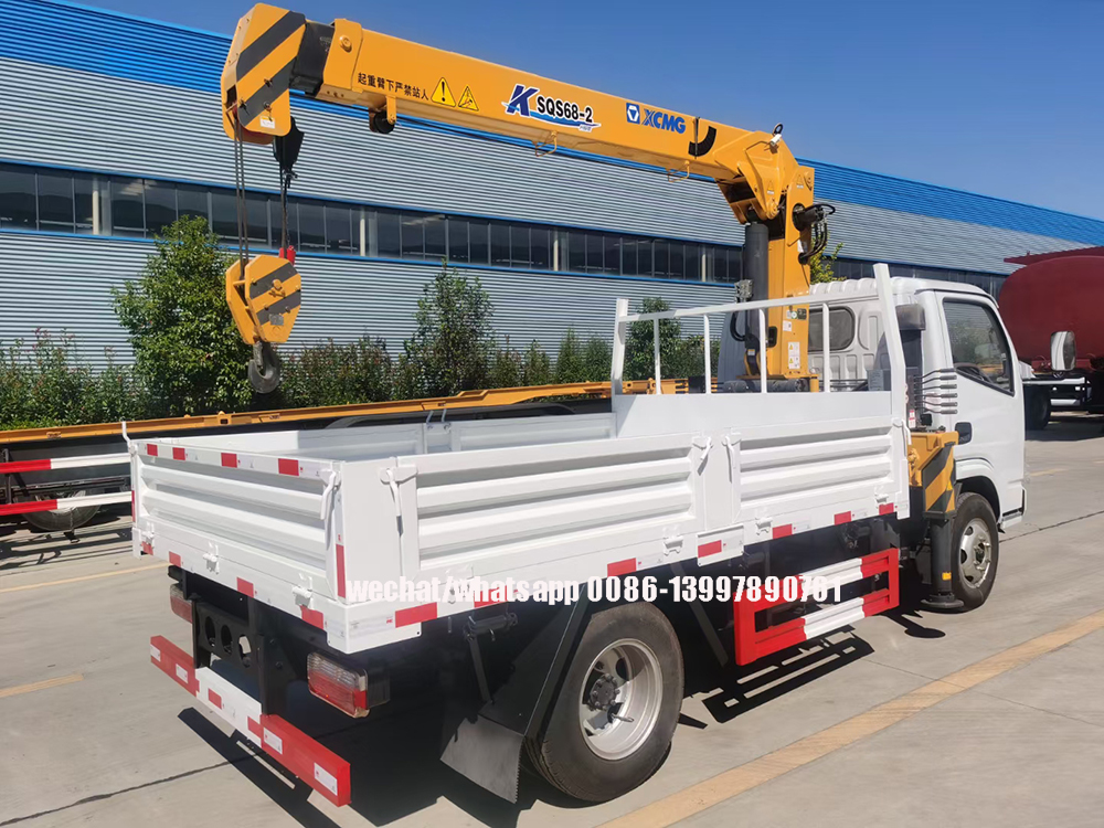 Small Crane Truck Jpg