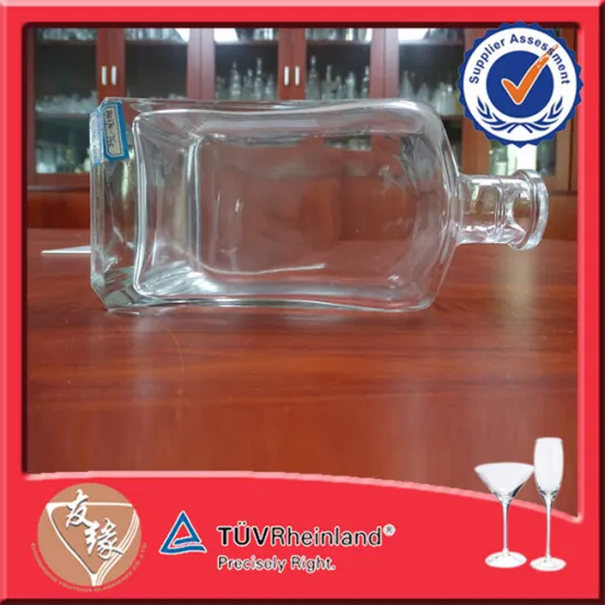 Unique Shoulder Square Glass Liquor Bottle 760 With Clear Lid