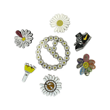 High Quality Silver Plated Daisy Flower Enamel Lapel Pins in Stock