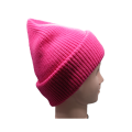 Вязаная шапка цвета фуксии для женщин и мужчин