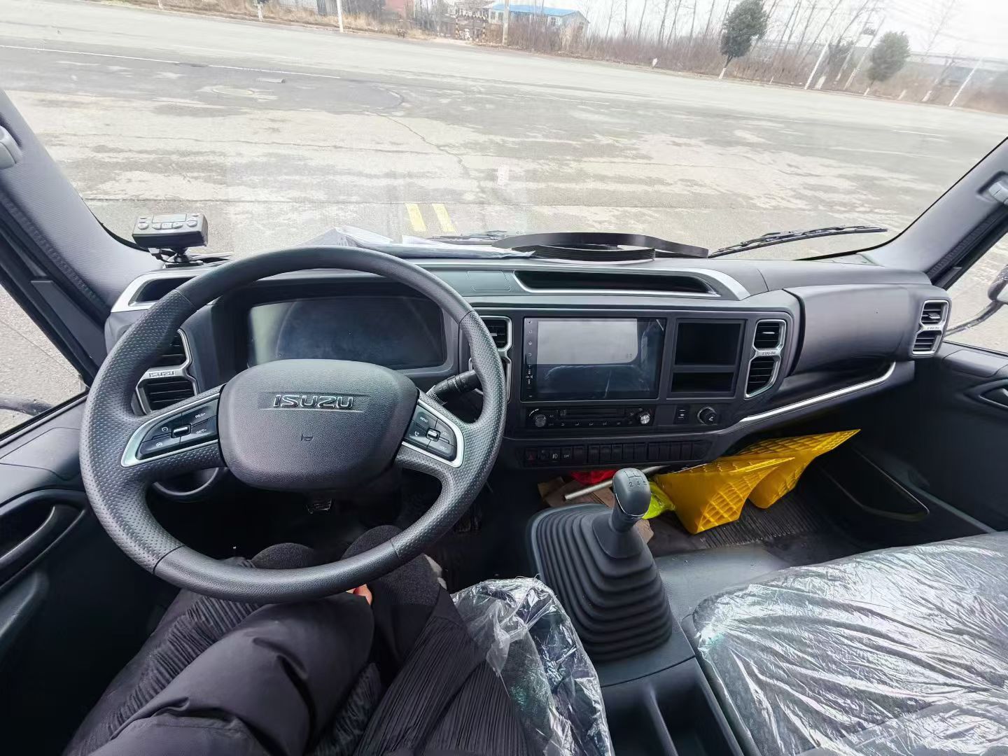 used Isuzu refrigerated truck