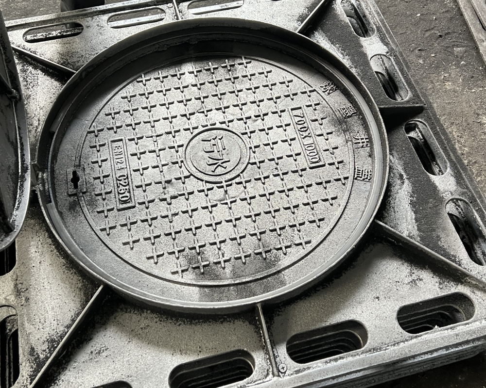 700x1000 manhole cover details