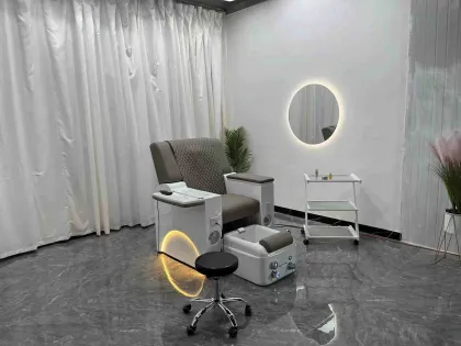 Luxury Human Touch Massage Sofa Chair for Modern Nail Spa Salon