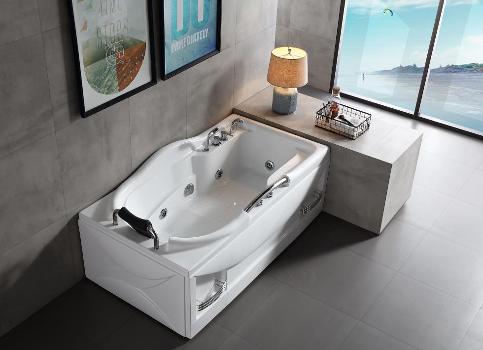 petite bathtub