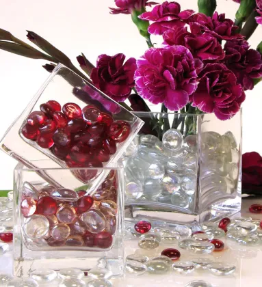 Various Materials for Sparkling Table Scatters