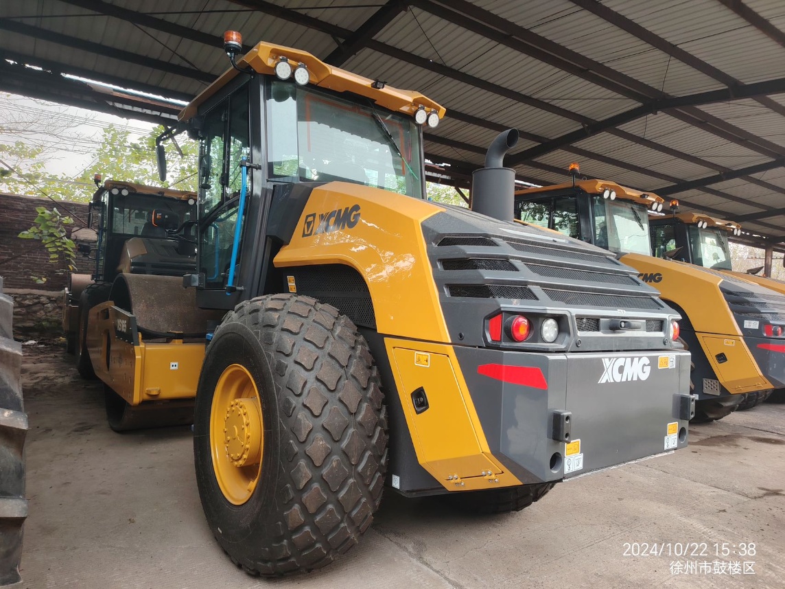 XCNG XS165 Vibratory Roller