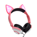 Headphone rubah headphone asli dengan telinga yang menyala