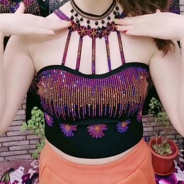 Beware of Woven Gauze Camisole: Women's Fashion for Collarbone and Shoulder Trends