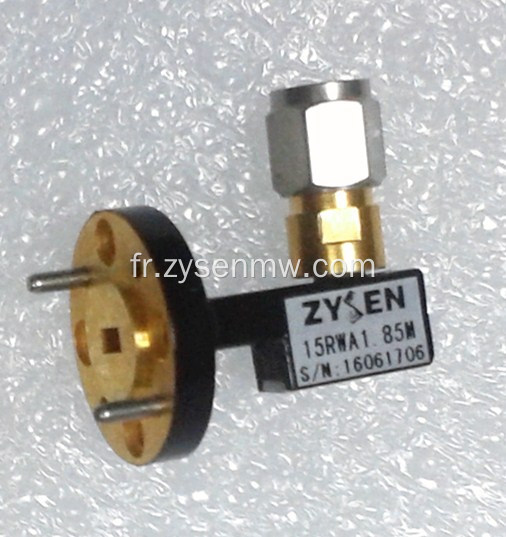 Guide d&#39;ondes d&#39;angle droit à l&#39;adaptateur coaxial