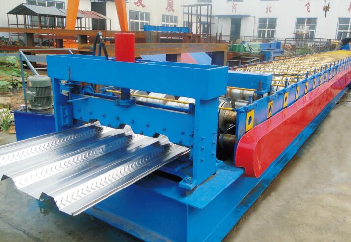 Floor decking roll forming machine