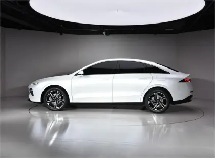 2023 ROEWE D7: Luxury Electric Mid-Size Sedan