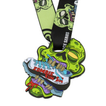 Glow Zombie Run -Medaille in der Dunkelmedaille