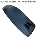 Ultieme elektrische surfplankrit in de golven in stijl