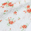 Tejido arrugado de poliéster con estampado de rosas para vestido