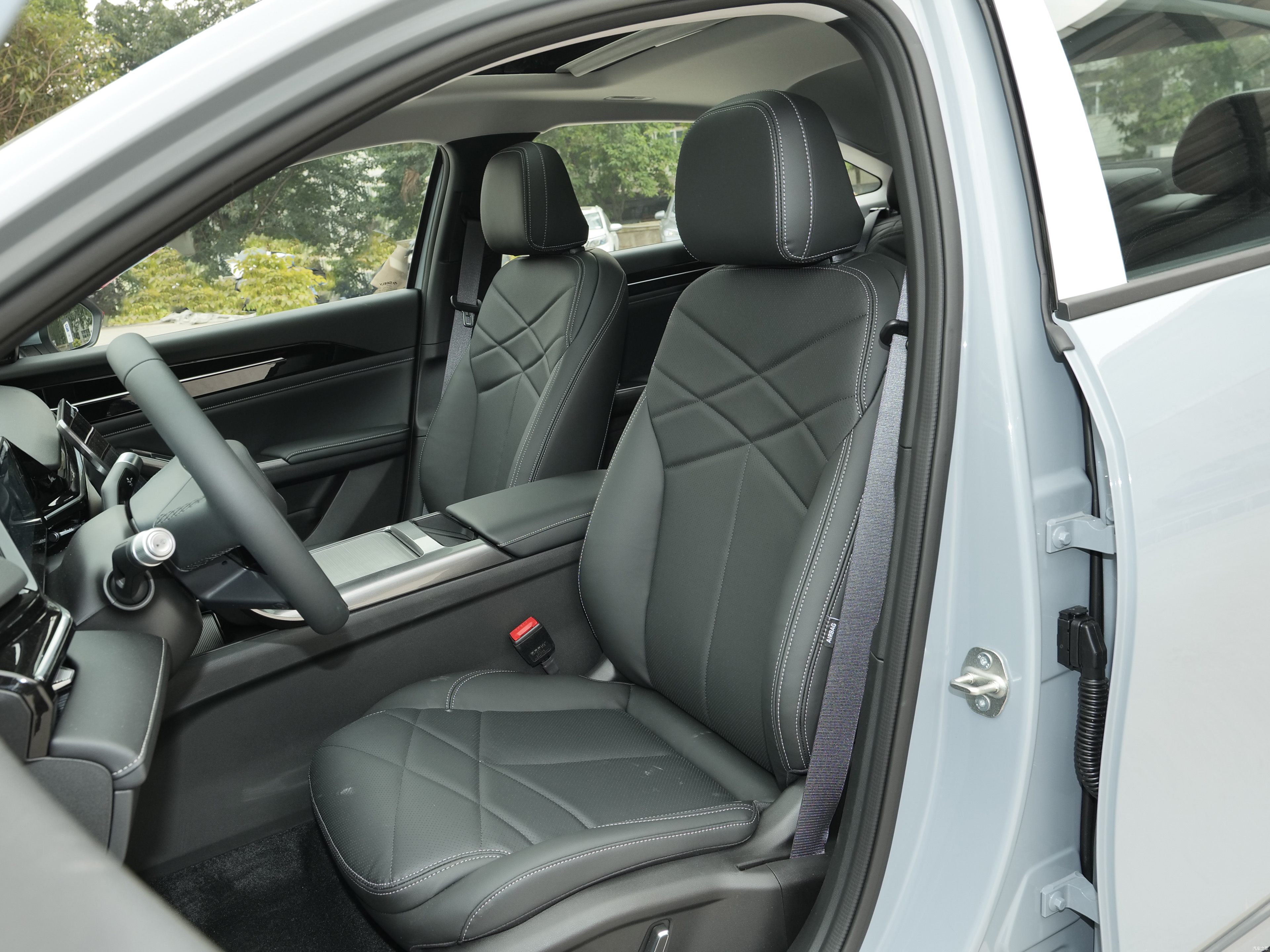 2024 Geely Galaxy L6 Plug-in Hybrid Sedan