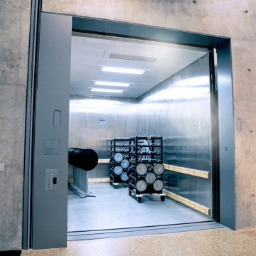 Independent Operation Freight Elevator