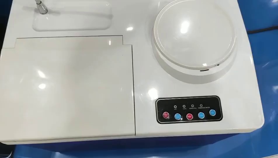 Efficient Home Ice Maker with Integrated Water Dispenser