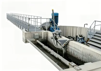 Reliable weir gate for channel flow adjustment
