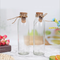 冷たい醸造ジュース用の木製のストッパーガラスボトル