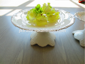 China wholesale elegant white ceramic plate porcelain cake plate decorative wedding cake stand with crown design