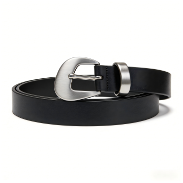 Elegante cinturón de trabajo negro con hebilla plateada