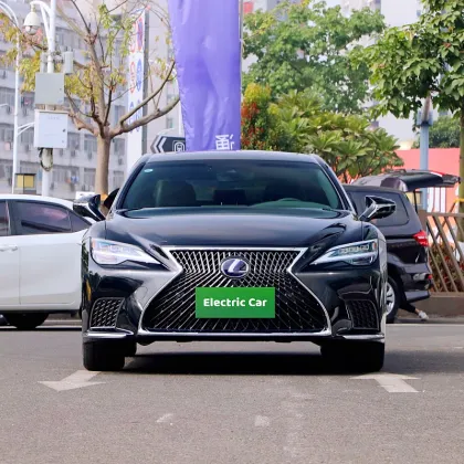 Oil electric hybrid large vehicle