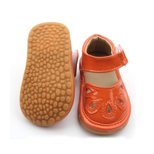 Scarpe Squeaky per bambini dorate di nuova moda