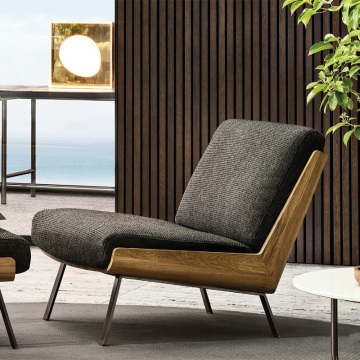 Chaise fébrique de design en bois gris foncé