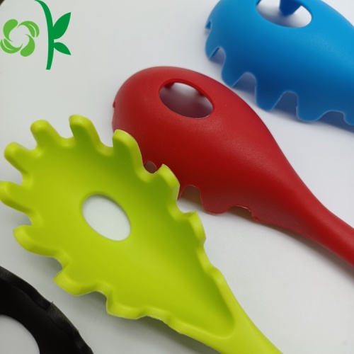 Colher coadora de macarrão de silicone para utensílios de cozinha de grande venda