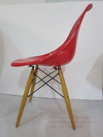 Eames Plastic Side Chair