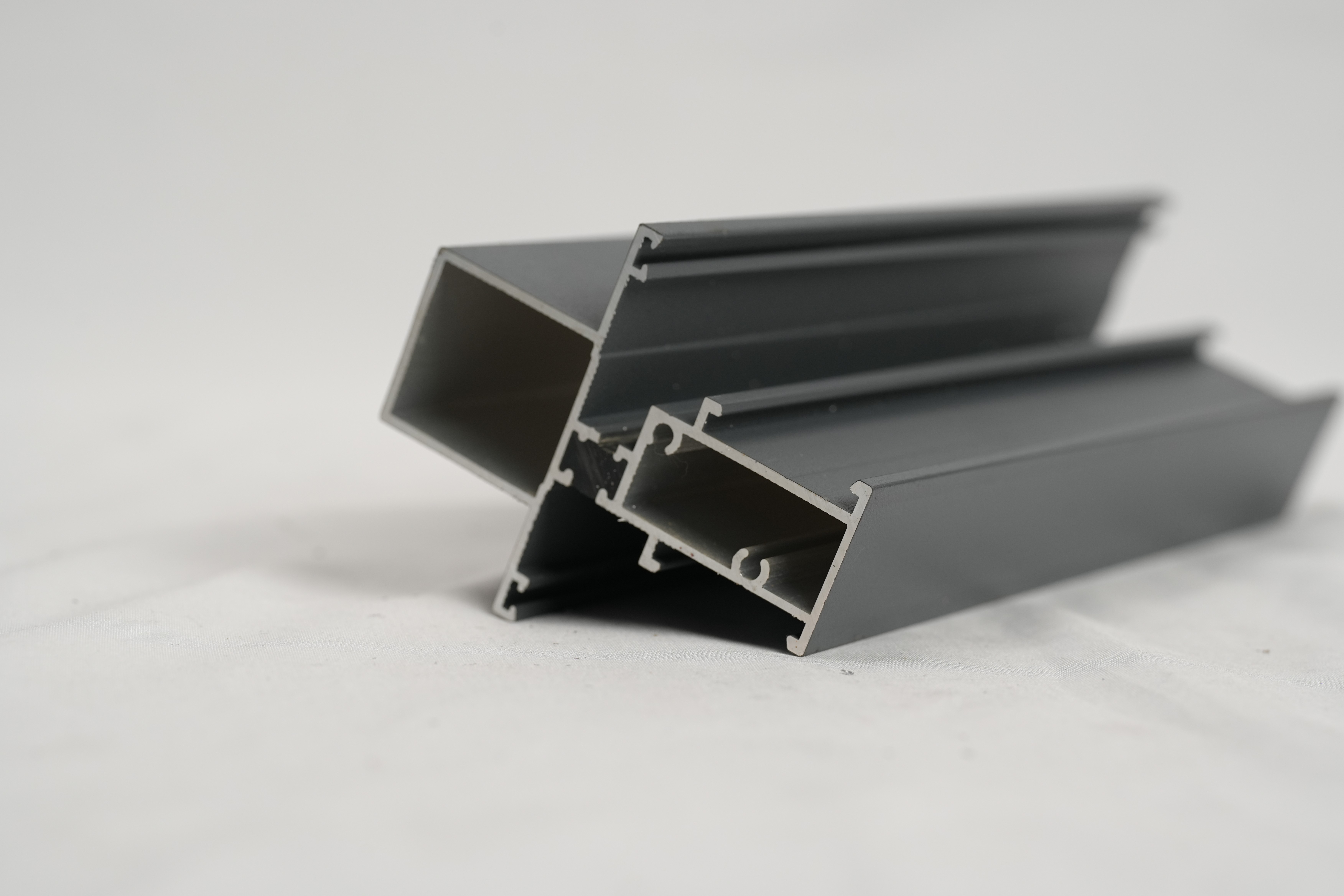 Thermal insulation profiles
