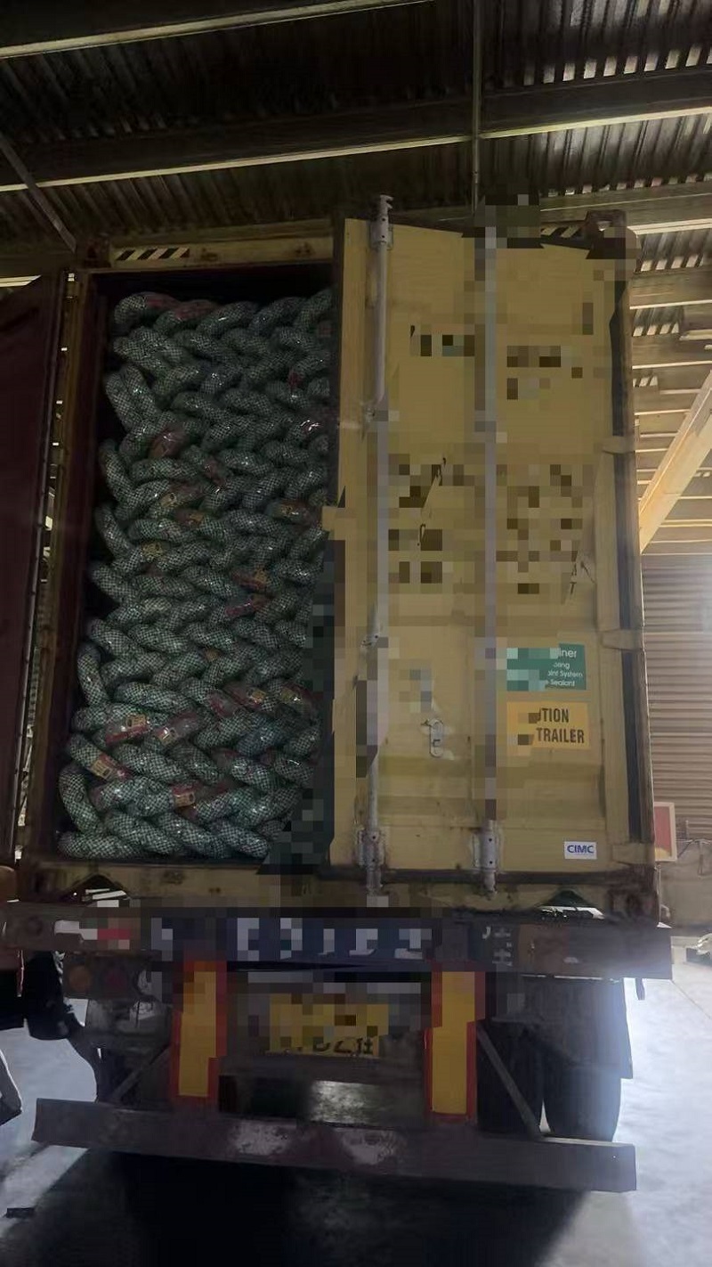 Ruisilaifu's 40-foot container of motorcycle tires is ready to be shipped to Malaysia!