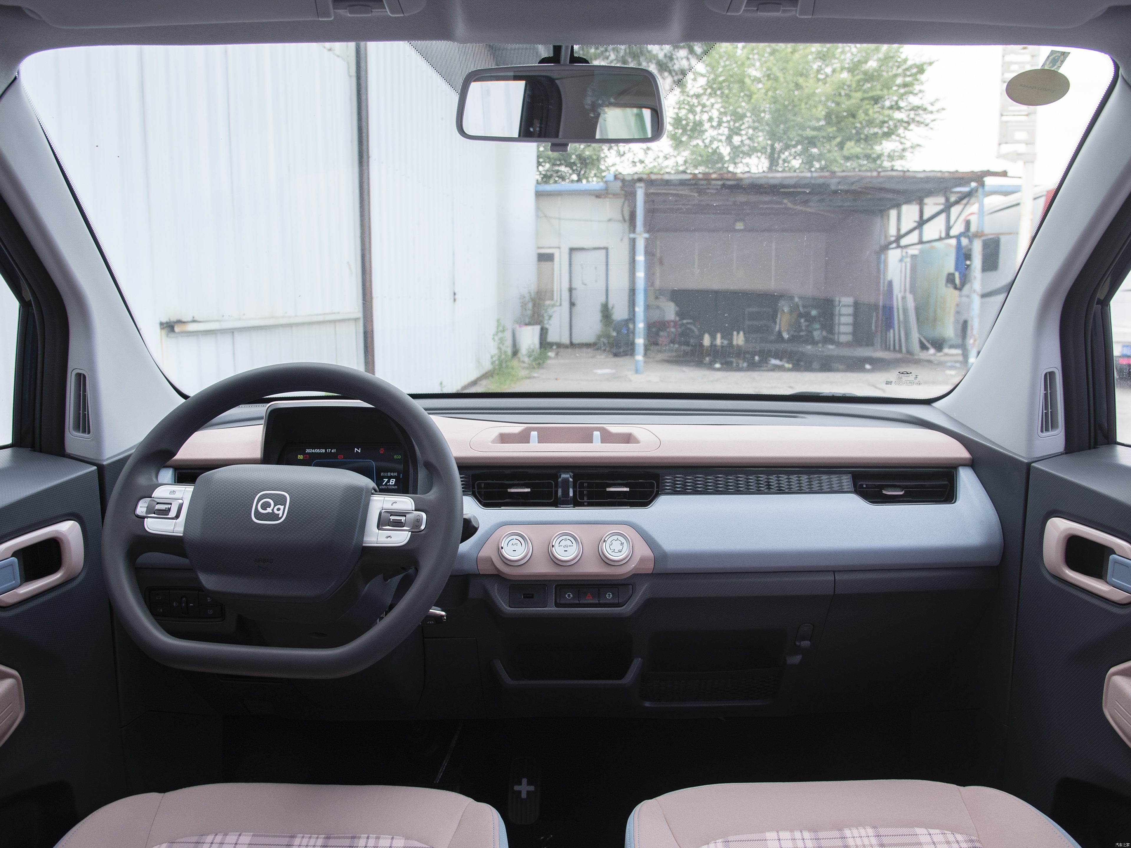 Chery QQ ice cream electric mini car