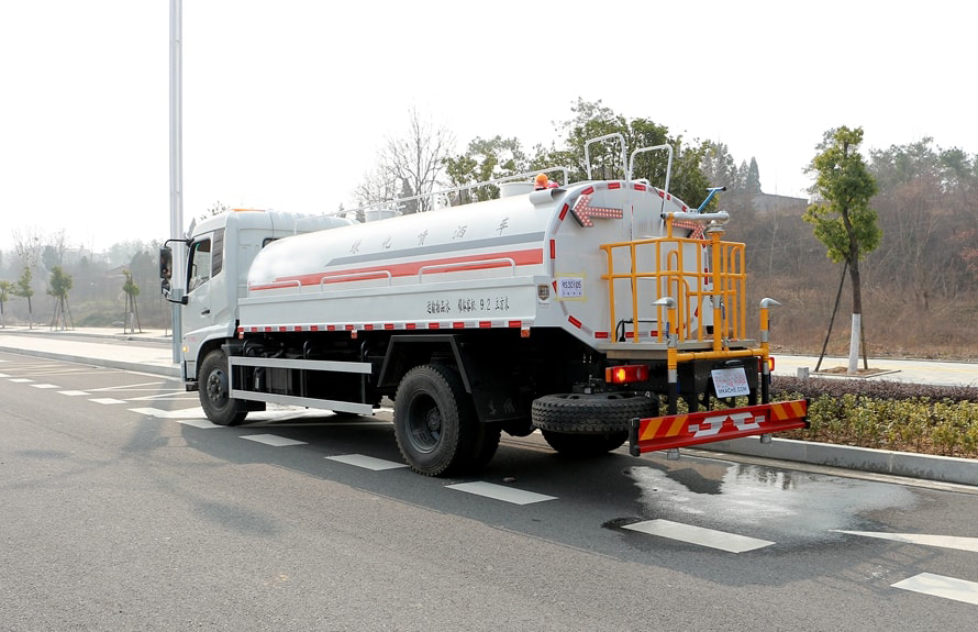 شاحنة رش المياه نوع جديد فاخر Dongfeng 12000L