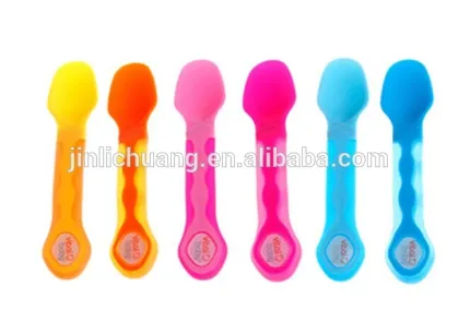 2017 newest silicone baby spoon/plastic baby spoon/baby feeding set soup spoon