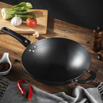 2024 Hurtowa fabryka 34 cm ręcznie robiona chińska wok z drewnianym uchwytem