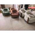 Chaise lounge minimalista de madera maciza con sofá de tela