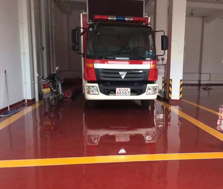 Revestimiento plano epoxi sin disolventes para superficies industriales