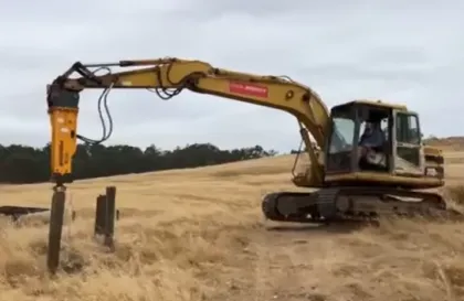 Rhinoceros Excavator Trencher Mini Excavator Post Driver