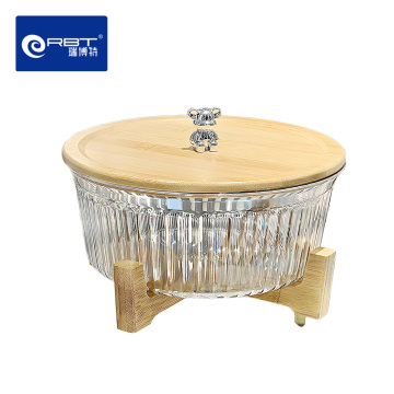 Bear-shaped handle fruit and vegetable plate