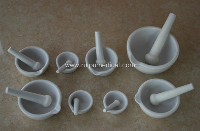 GLAZED PORCELAIN MORTAR AND PESTLE WITH POURING LIP