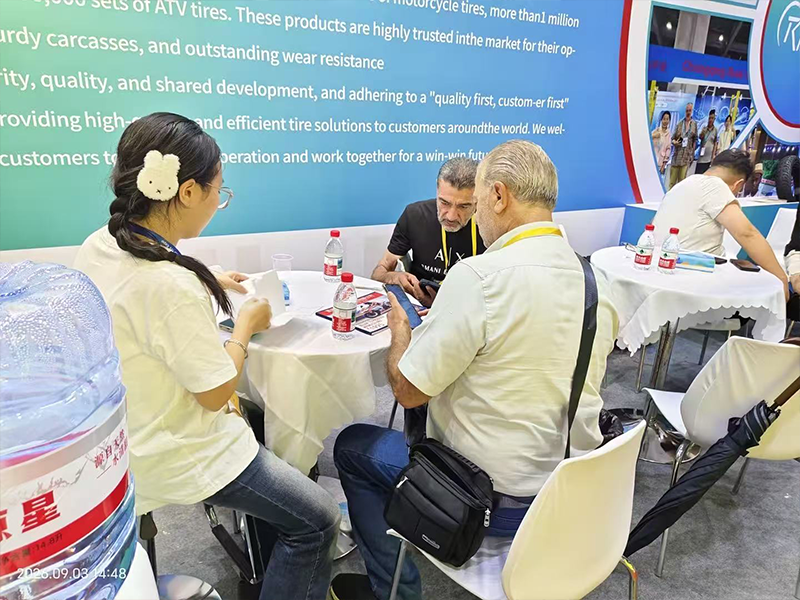 Business discussions at the Shanghai Tire Expo are heating up, with a steady stream of visitors at the Rislife booth.