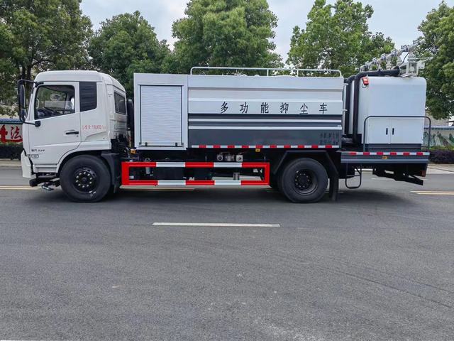 Dongfeng 4x2 تفجير الشاحنة الصحافة