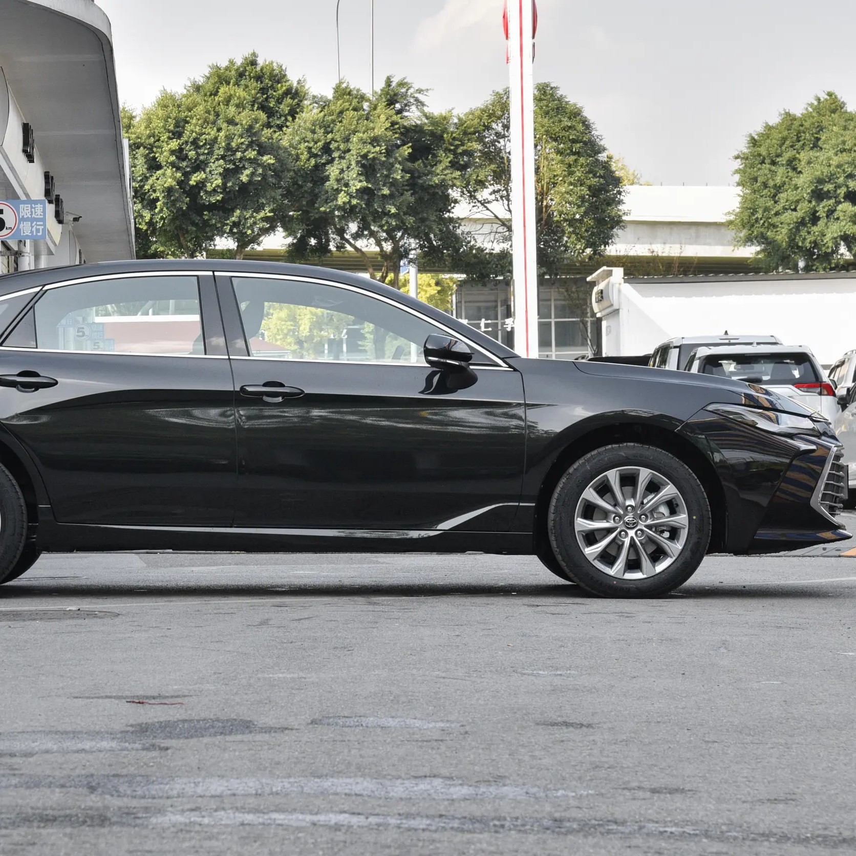 Toyota Avalon 2.0L Progressive Edition