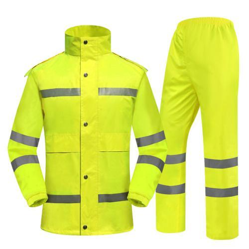 Abbigliamento da lavoro abbinato al colore giallo fluorescente