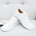 Chaussures de baskets classiques blancs