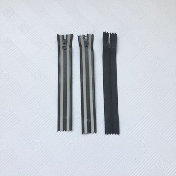 Stripe edge invisible zippers for luggage