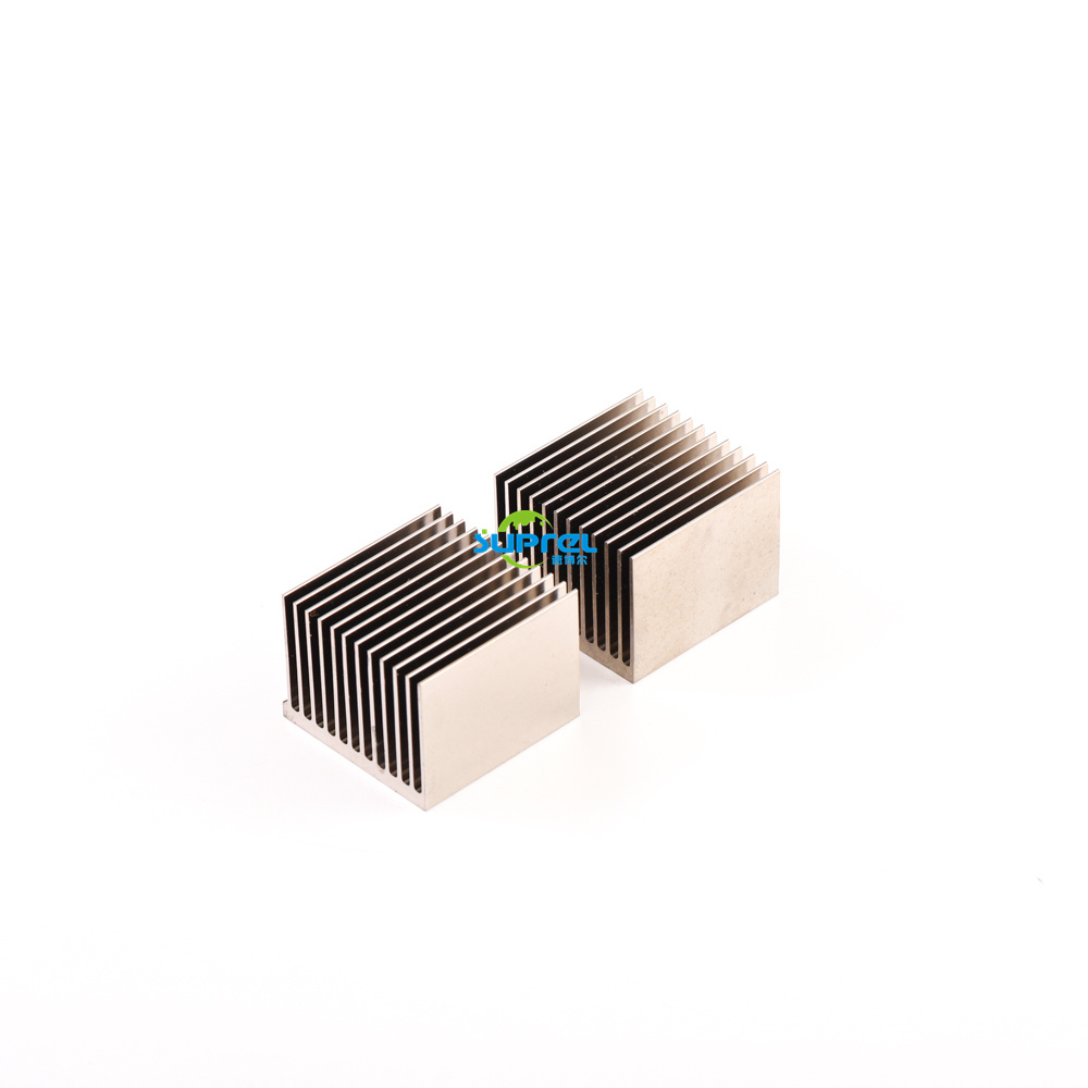 Dissipateur thermique d'extrusion de forme carrée