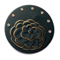 Matt Design Stempelte Blume auf minimalistischem Uhrenblatt